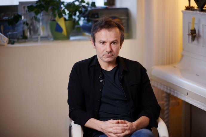 О корпоративе и "танчиках", об общении с Зеленским, а также о культе отца: Вакарчук дал откровенное интервью