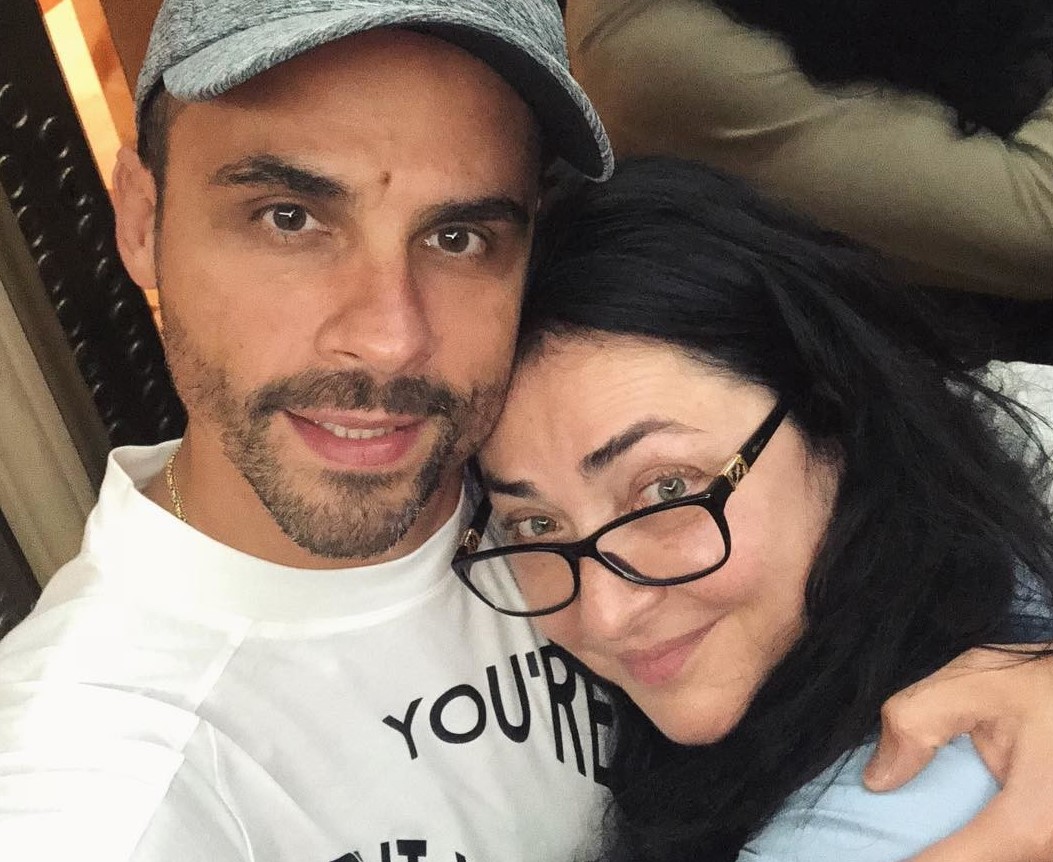 Курила, пила и лежала в психушке: супруг Лолиты высказался о ее прошлом