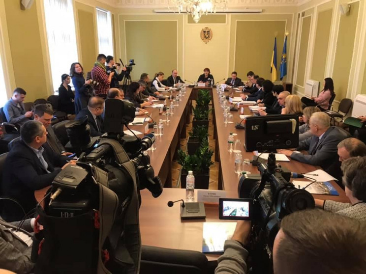 Отказалась назвать РФ агрессором: Королевскую под крики «Ганьба!» выгнали из Львова