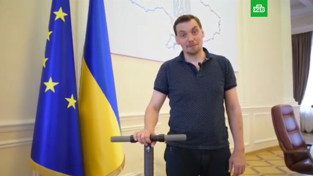 Гончаруку настолько понравилось кататься на самокате по коридорам Кабмина, что он уходить категорически не хочет и пугает ОП скандалом
