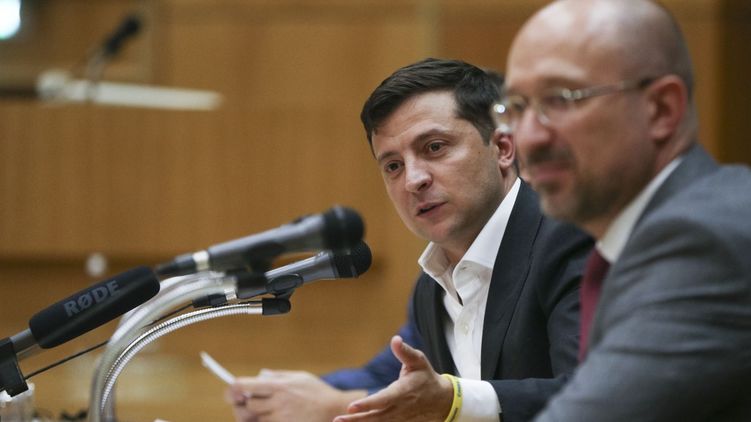 "Неполноценный" премьер: зачем Зеленскому человек Ахметова во главе правительства