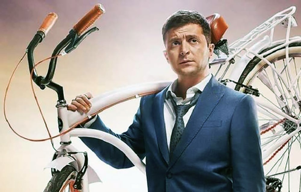 Зеленский продолжает лишь играть роль президента. Интересно, сколько еще времени продлится сериал "Слуга народа", прежде чем зрителям все это уже надоест?