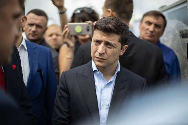 Я очень хочу, чтобы какой-то взрослый "дядька" объяснил Зеленскому – что можно, а что нельзя