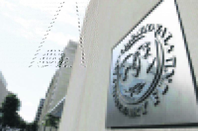 Зеленский на раздорожье: как президент пытается сохранить "Слугу народа" и деньги МВФ