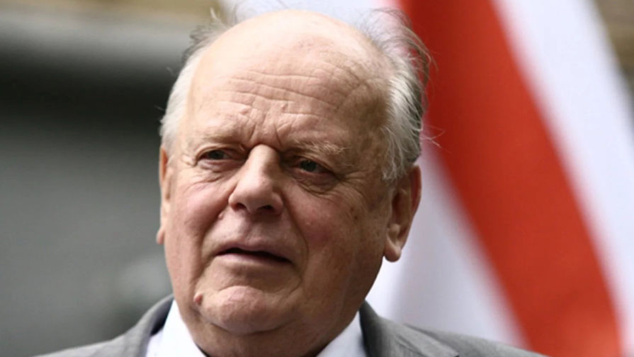 Шушкевич: Неразумно игнорировать угрозу коронавируса. Эта затея нашего усатого троечника Лукашенко представляет опасность для Беларуси