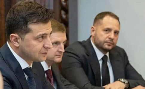 Зеленский устроил разнос "слугам" из-за скандала с Ермаком