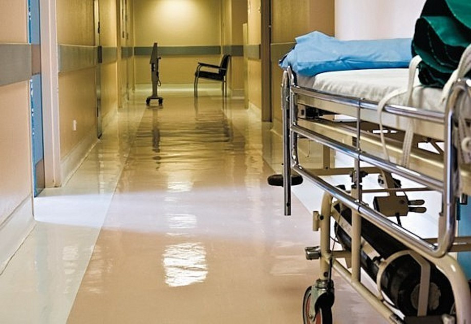 В темноте больничной палаты