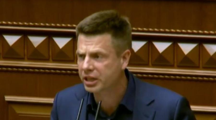 Гончаренко обратился к Зеленскому с трибуны Парламента: "Если ты от жизни своей устал - может быть, вернёшься в свой Вечерний квартал?"