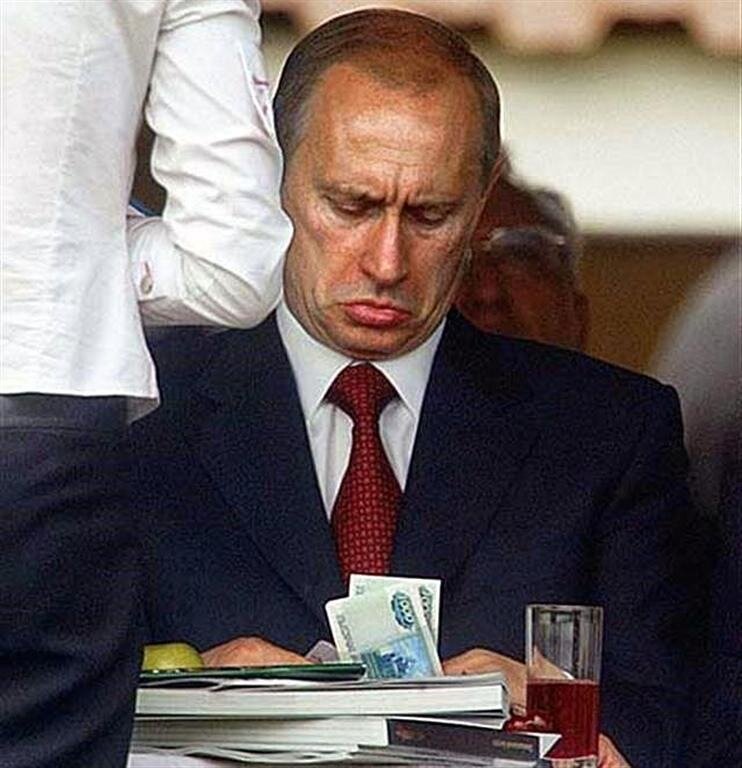 Вот тебе 5 рублей, и ни в чем себе не отказывай. Это кратко – суть очередного обращения Путина