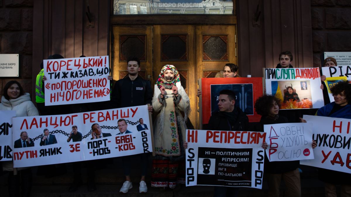 Делай как Путин: Зеленский берет майдановцев в заложники