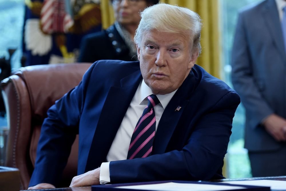 Трамп отказался от ежедневных брифингов после того, как его высмеяли за предложение лечить коронавирус санитайзерами