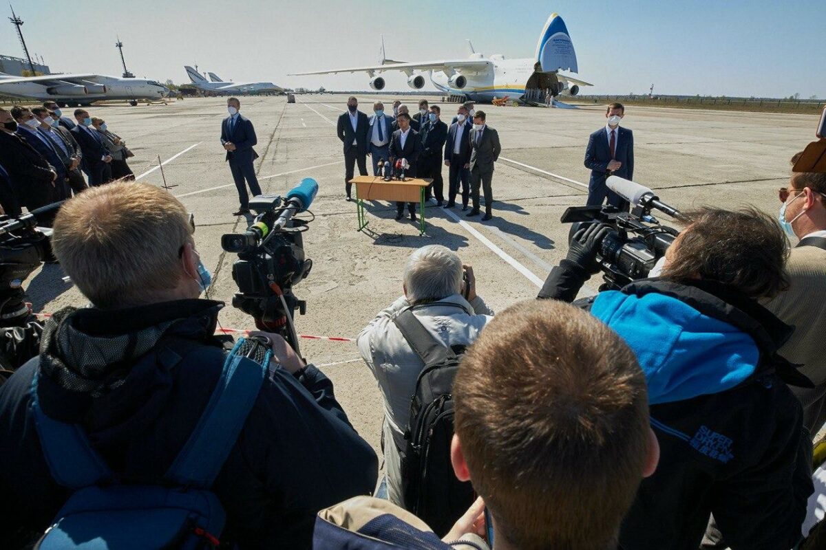 Глава фонда, собиравшего деньги на борьбу с COVID-19 по поручению ОП, связан с человеком Путина.