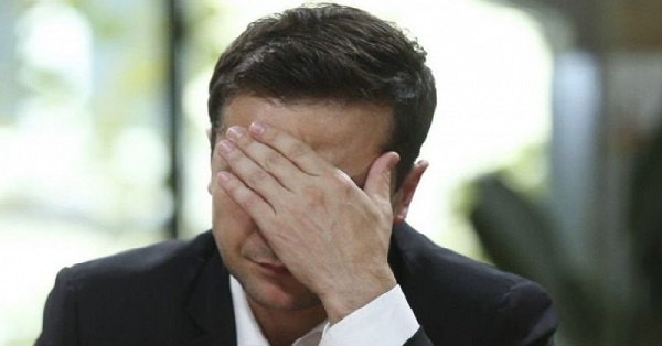 Зеленский выглядит совершенно беспомощным, страной он не управляет – политолог