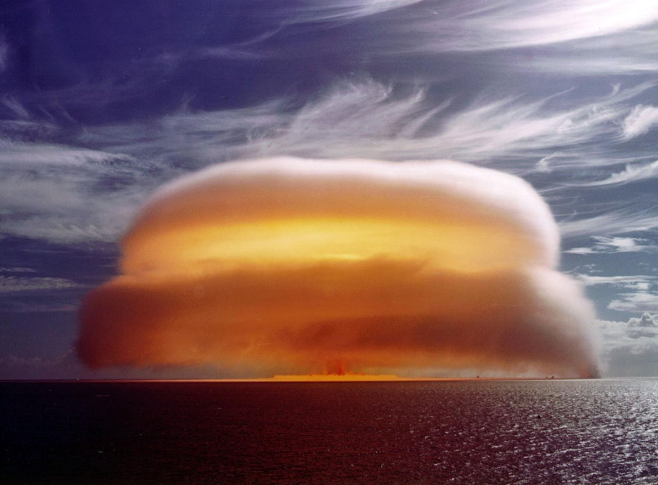 За мгновение погибнут все: в США показали "падение" водородной бомбы на Москву