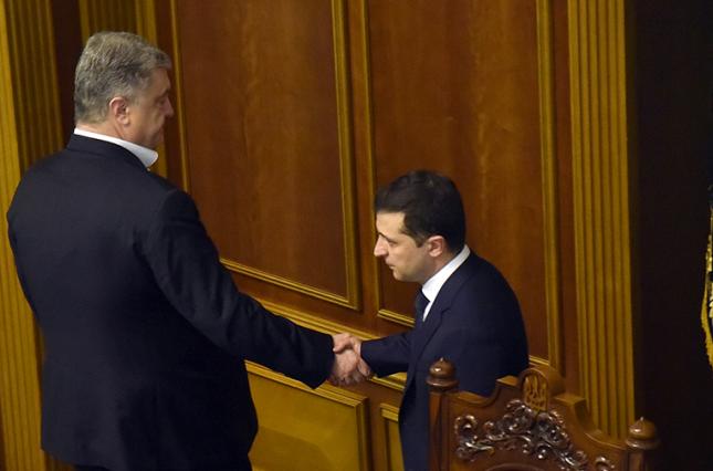 У Зеленского на самом деле не хотят посадить Порошенко, а в ГБР подыграли экс-президенту