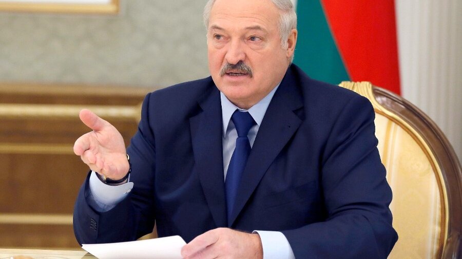 "Президентом будет мужик": Лукашенко считает, что белорусы не готовы к тому, чтобы страной руководила женщина. ВИДЕО