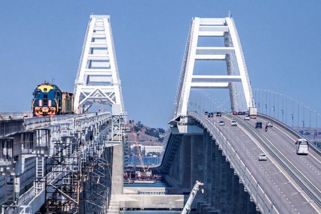 Виновных уже "назначили": оккупанты внезапно обнаружили проблемы с мостом в Крым