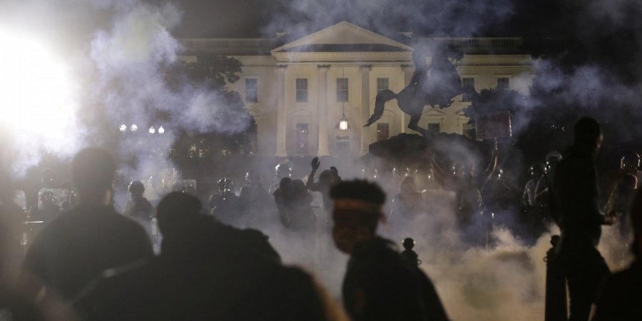 Прикрытие для грабежа: Разница между Майданом и протестами в США