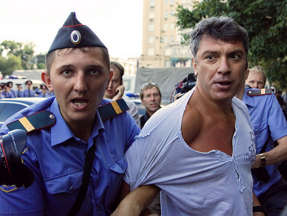 Пять лет назад "мусор" убил Немцова. И никто не пошел громить бутики на Тверской. А ведь Боря был не грабитель и не наркоман