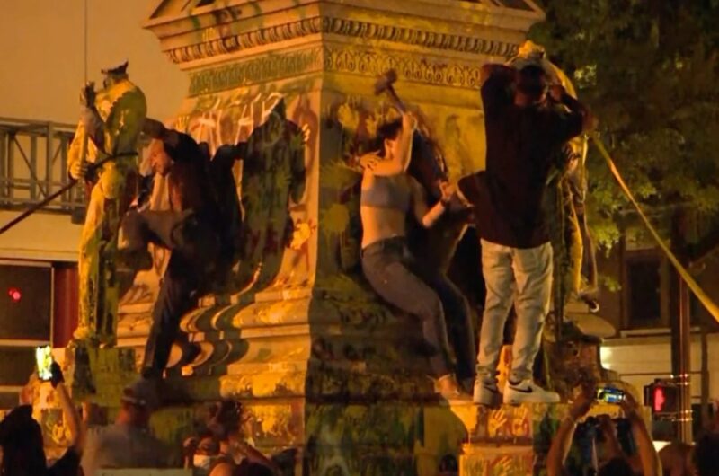 Мгновенная карма - Участник протестов в США опрокинул на себя памятник и впал в кому. ВИДЕО
