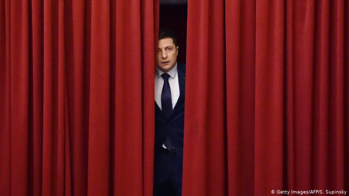 Зеленский напоминает мальчика, тыкающего горящей палкой в нескольких тигров, и хохочущего, когда хищники начинают рычать