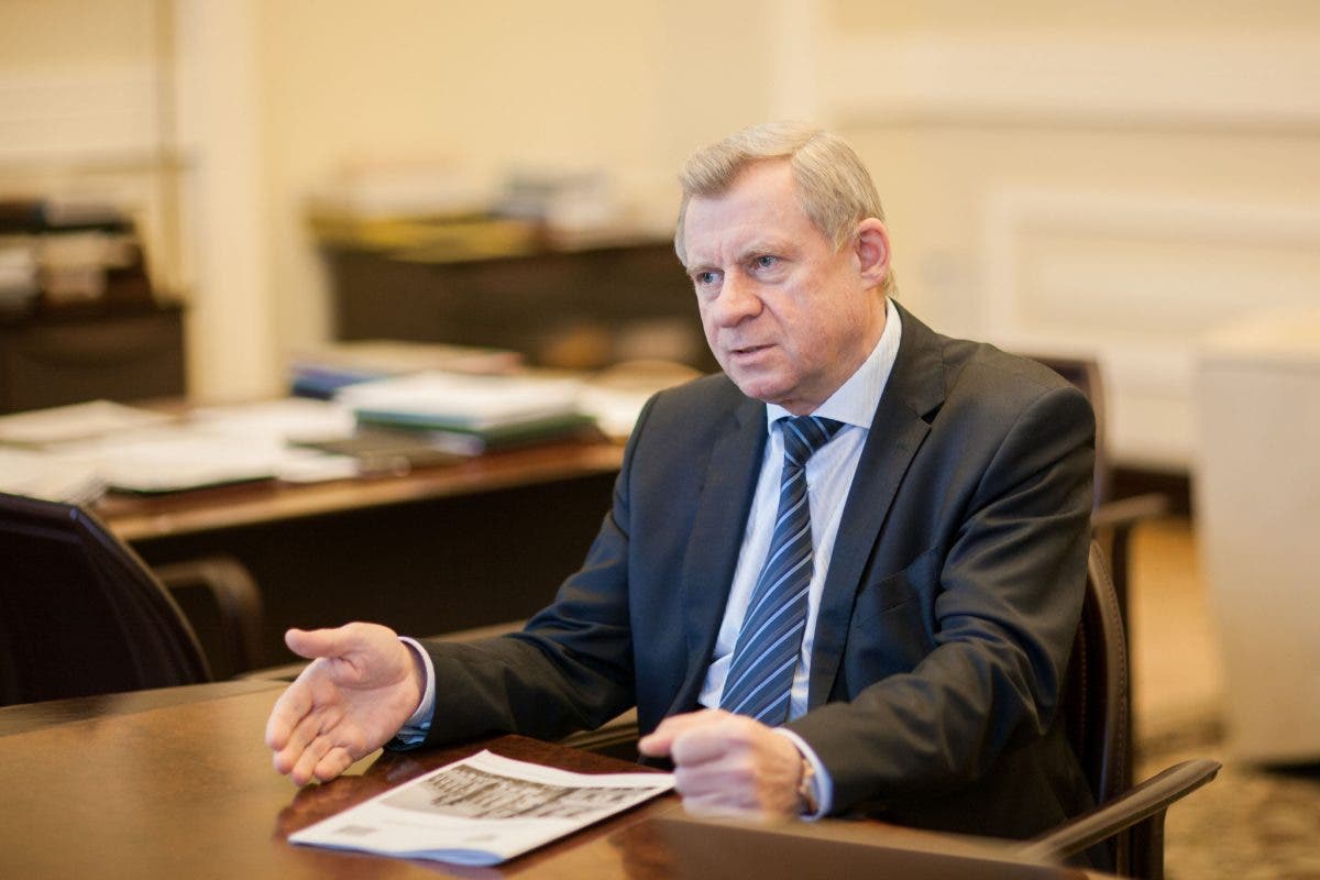 "Добрались до печатного станка... Дом пропал, похоже, окончательно". Соцсети обсуждают заявление об отставке Смолия