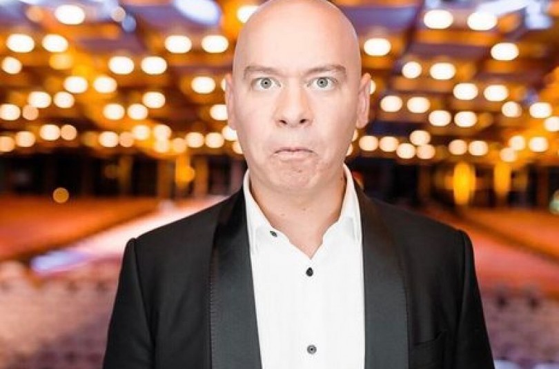 Дайте ему одеяло!! Живо!!