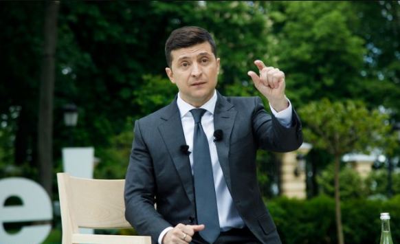 Зеленскому не доверяют 49% украинцев