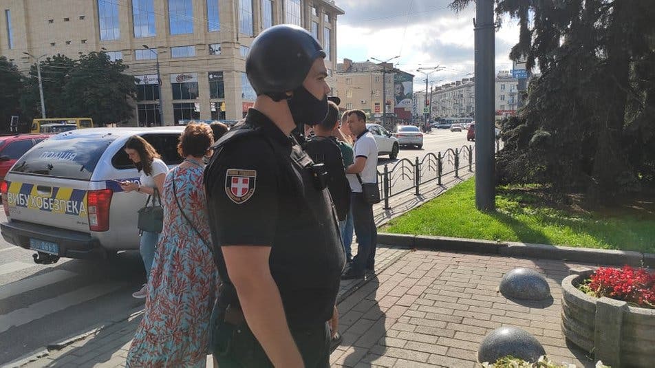⚡ Еще одна бомба лежит в людном месте: Захватчик заложников в Луцке опубликовал список требований ВИДЕО (обновляется)