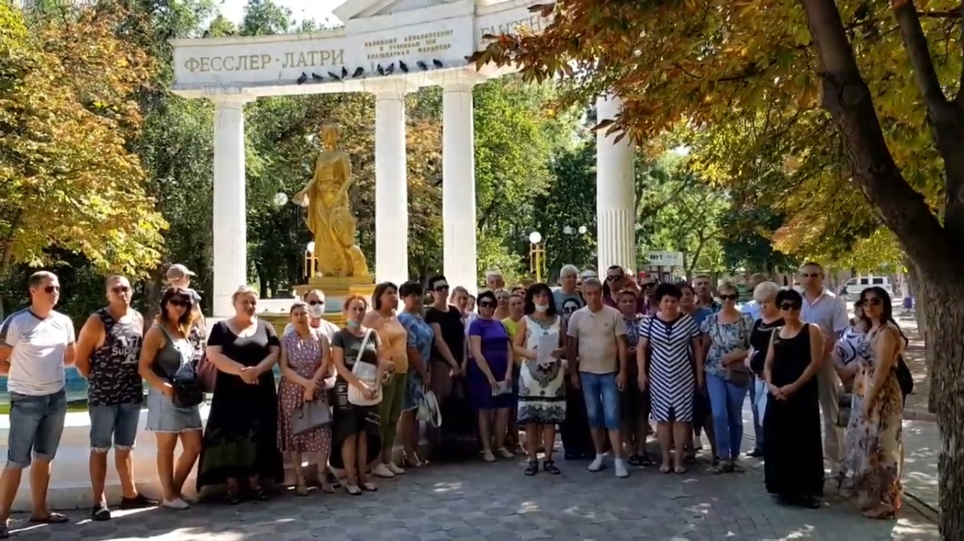 Это вам бумеранг: одним — за предательство, другим — за воровство!