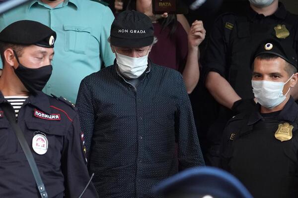 Ефремов не сидел за рулем своей машины в момент ДТП ... в суде рассмеялись