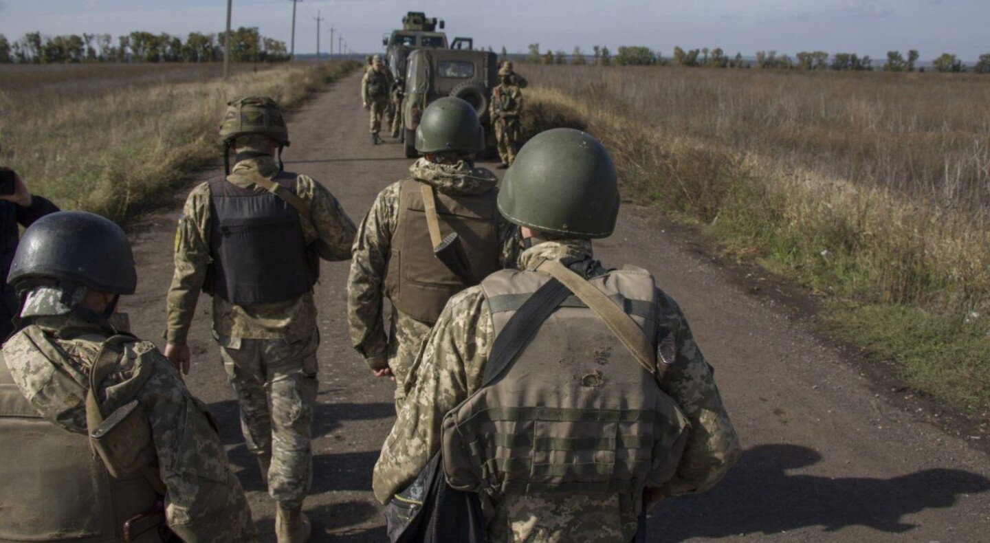 Под Мариуполем готовится отступление, оккупанты свободно займут населенные пункты, — СМИ