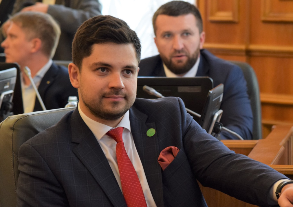 Нардеп от "Слуги народа" Качура: В отношении Зеленского мы все – микробы