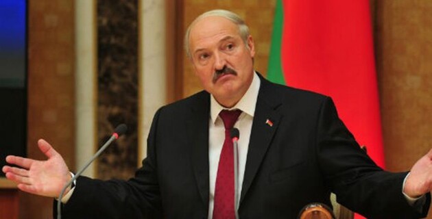 Лукашенко назвал "дрянью" белорусов и заявил, что "преклоняется" перед силовиками за их разгон