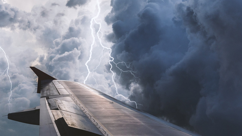 Самолет Росгидрометцентра не смог вызвать дождь из крымских облаков