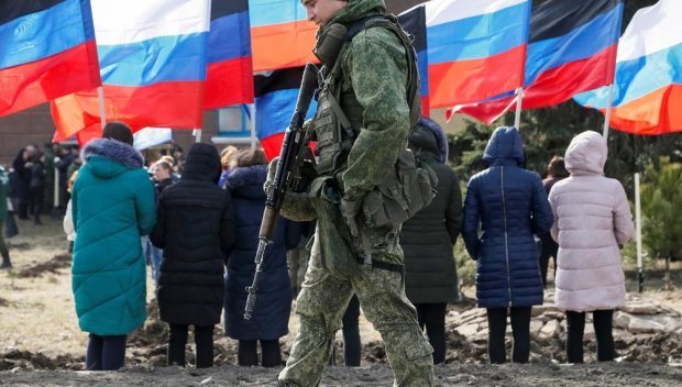 "Чемодан, вокзал, за Урал", - россияне ответили на мечту "Л/ДНР" о присоединении к РФ