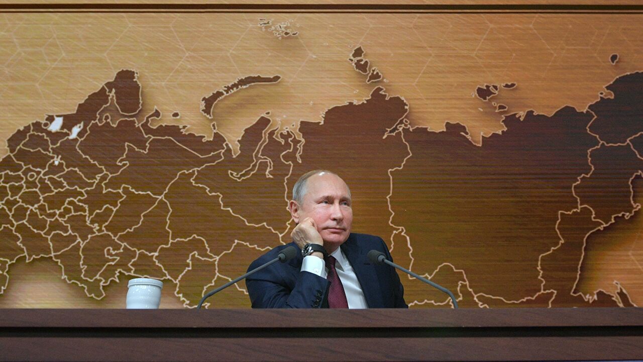 Борьба обостряется: битва проектов накануне, возможно, прощальной пресс-конференции Путина