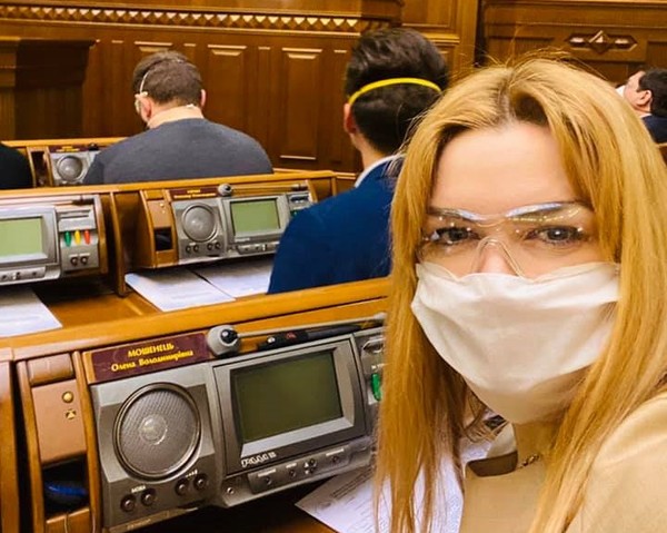 "Слуга" Мошенец назвала коронавирус "биологическим оружием Китая". Видео