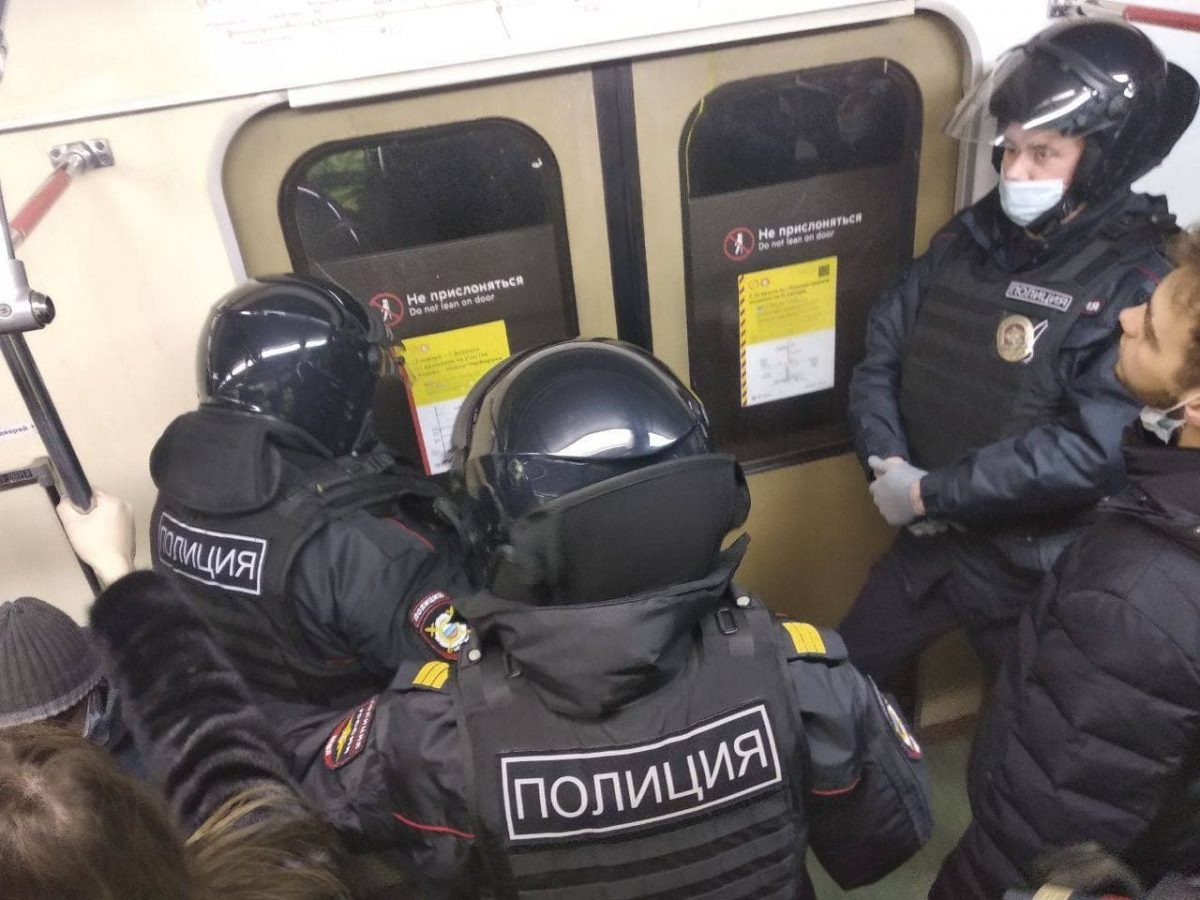 Московским полицаям рекомендовали в ближайшие дни не ездить на работу в форме