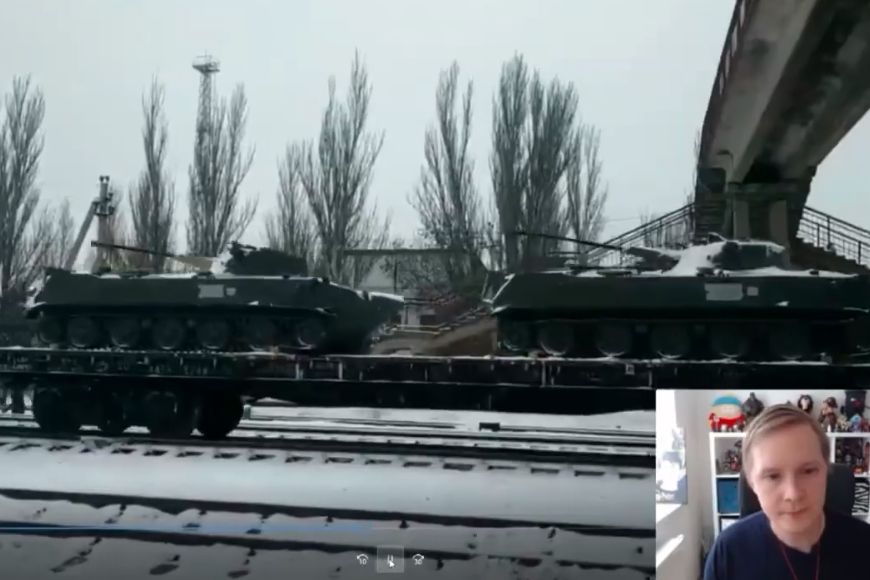 Эшелоны боевой техники ВС России с солдатами стягивают в Крым - Кремль готовится к большой войне, видео