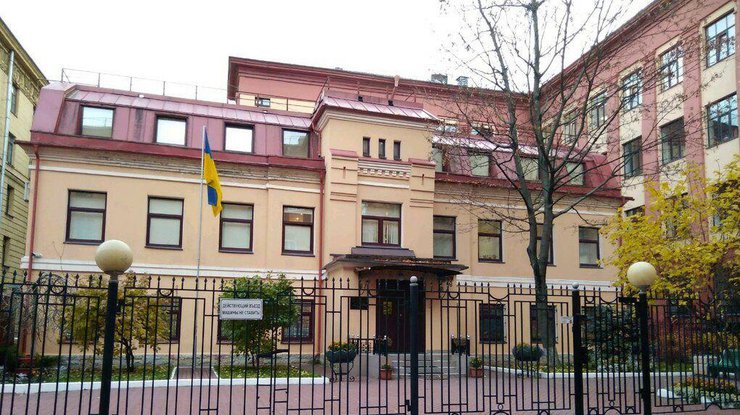 В России с ножом напали на сотрудника Генконсульства Украины