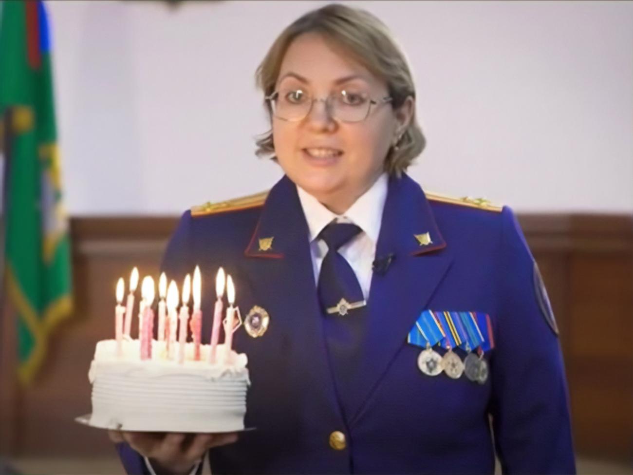 "Тебе исполнилось 14? Поздравляю! Теперь ты сам отвечаешь за убийство, терроризм и захват заложников". Следком РФ поздравил подростков. Видео