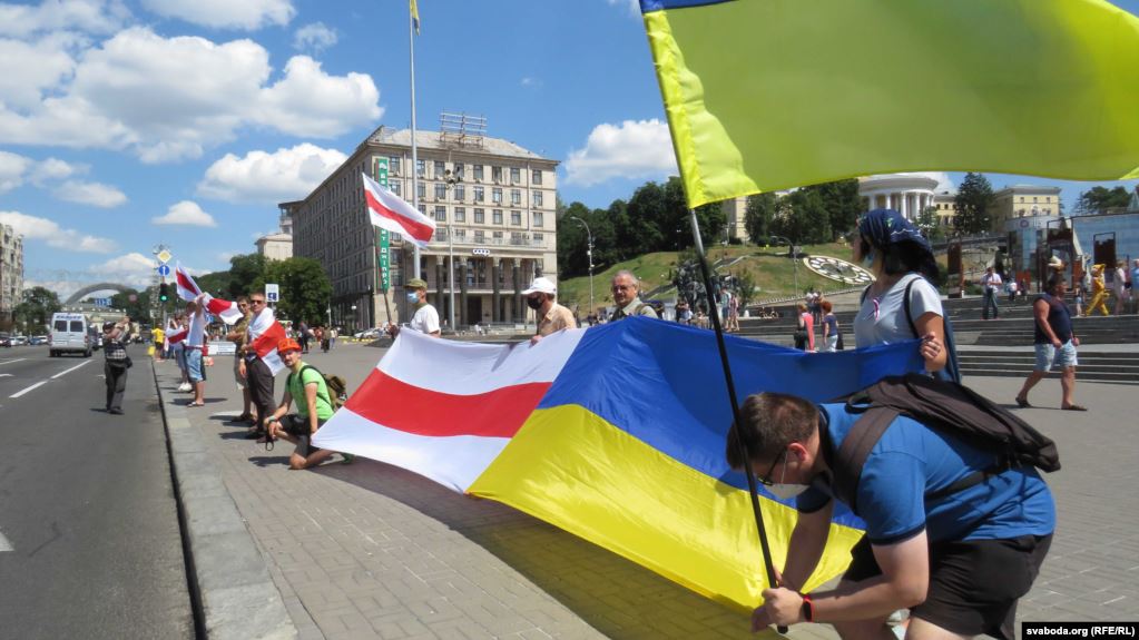 Сбежавшие от Лукашенко белорусы поражены Украиной: "Такого в Беларуси нет"