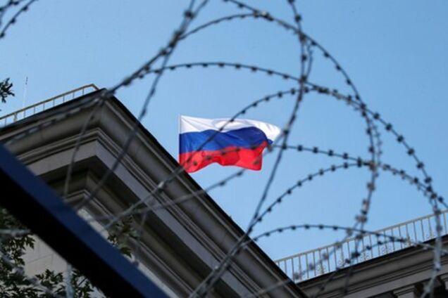 Люди, превратившие Россию в клетку, и должны ощущать себя в ней как в клетке