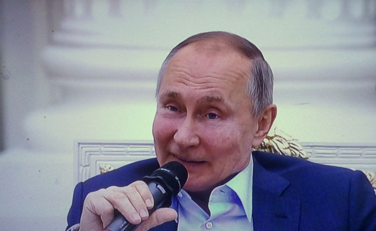 Мартышка к старости слаба мозгами стала..