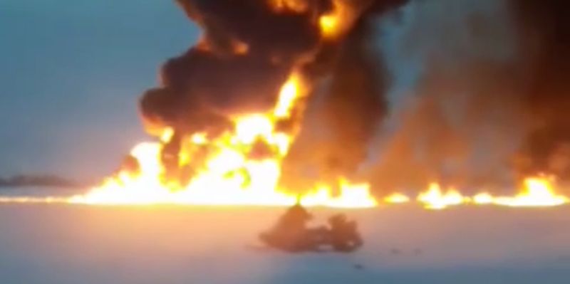 В России горела река Обь: загрязненная вода вспыхнула, как факел, видео