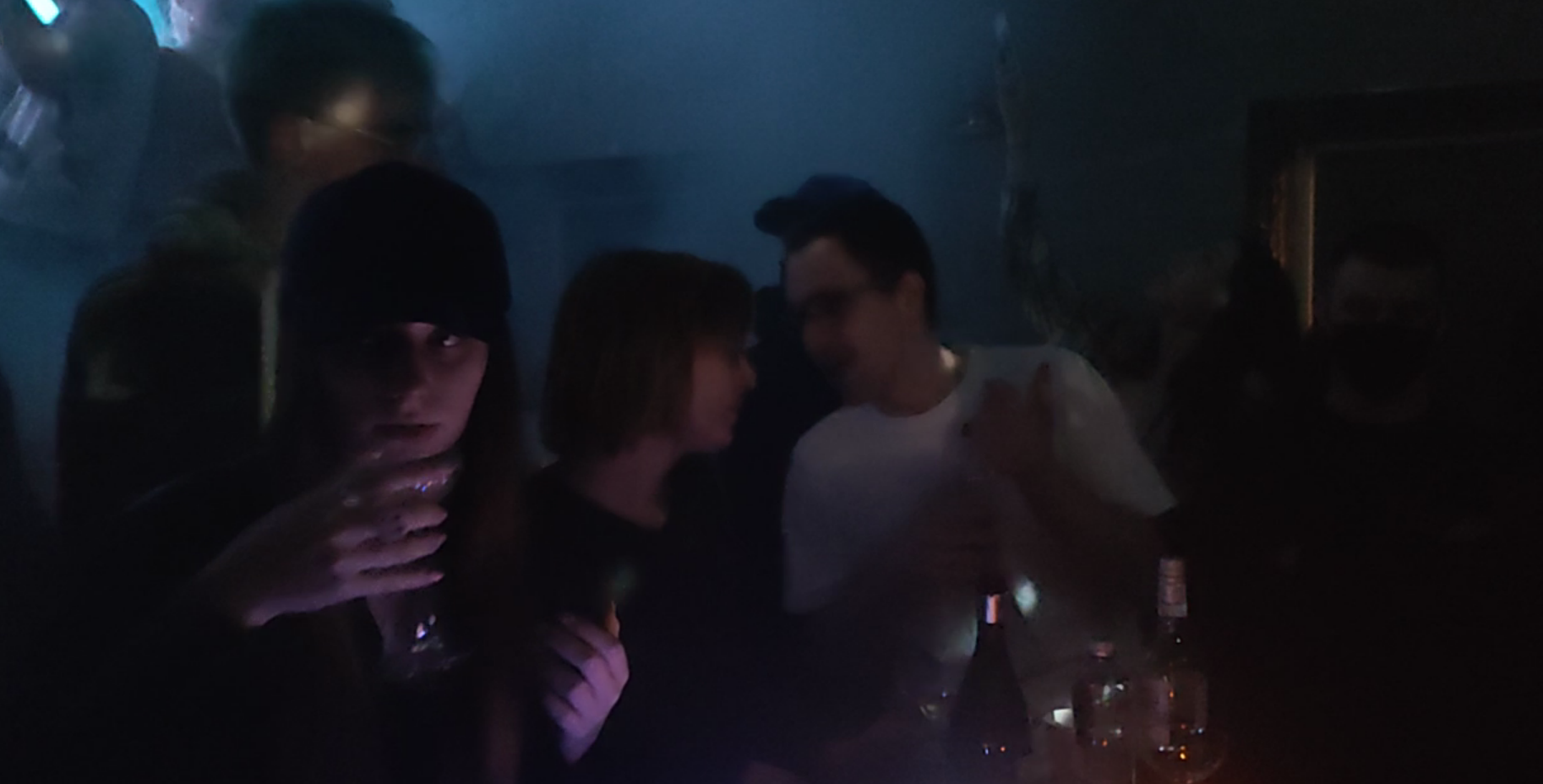 Предполагаемая дочь Путина выступила в московском клубе. Очереди на ее шоу растянулись на сотни метров. ВИДЕО