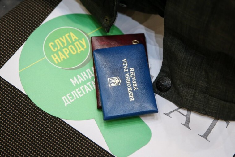 Партии Зеленского грозит уголовная статья, а у Коломойского большие проблемы в США и Украине.