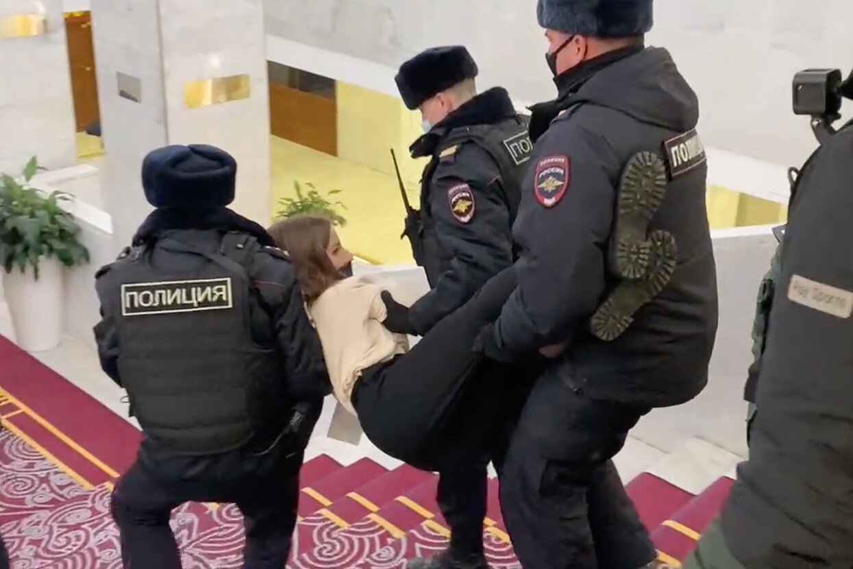 Принят законопроект, закрывающий обучающие курсы, ютуб-каналы, подкасты и т.п.