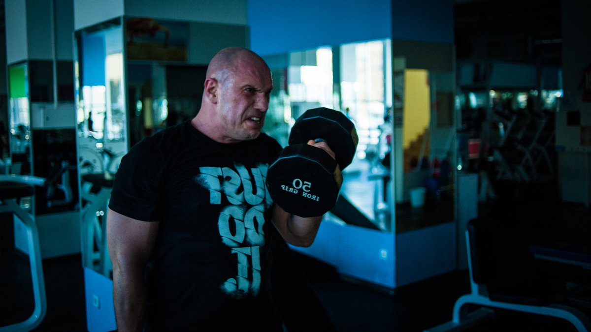 ВИДЕО с Кивой насмешило TikTok: Депутат «ОПЗЖ» в качалке начал материться